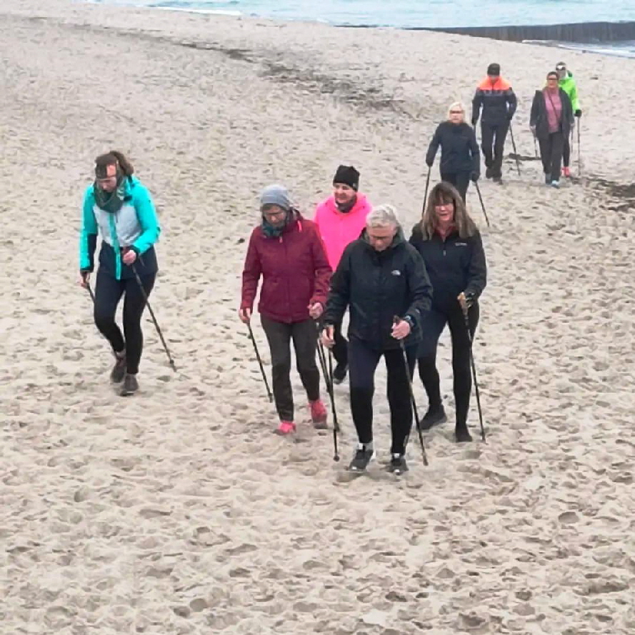 Eine anstrengende Nordic Walking Runde durch den Sand