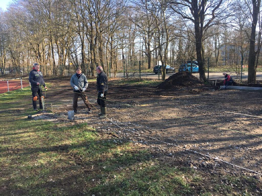 Ausmessen der Fläche von 12 * 12 Meter im Quadrat