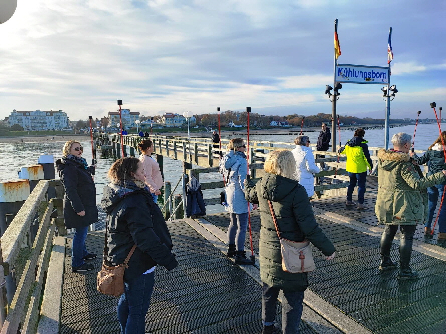 Auf der Seebrücke gab es eine Übungs mit Flexibar und zum Abschluss auch noch Kaha. 