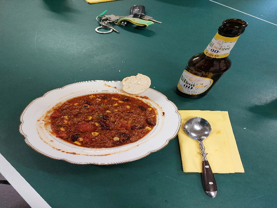 Feierabend. um 12:30 Uhr hat und Klaus eine heiße Suppe gekocht. Das haben wir uns nach 4 Stunden verdient.