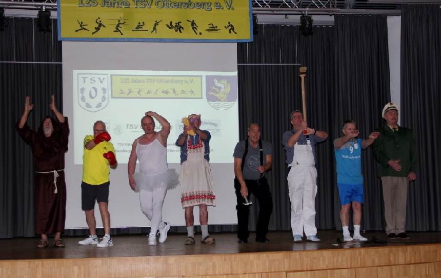 Die Montagsturner lockerten die Veranstaltung mit einer lustigen Einlage "Wenn ich kein Montagsturner wäre, was würde ich dann sein?" auf.