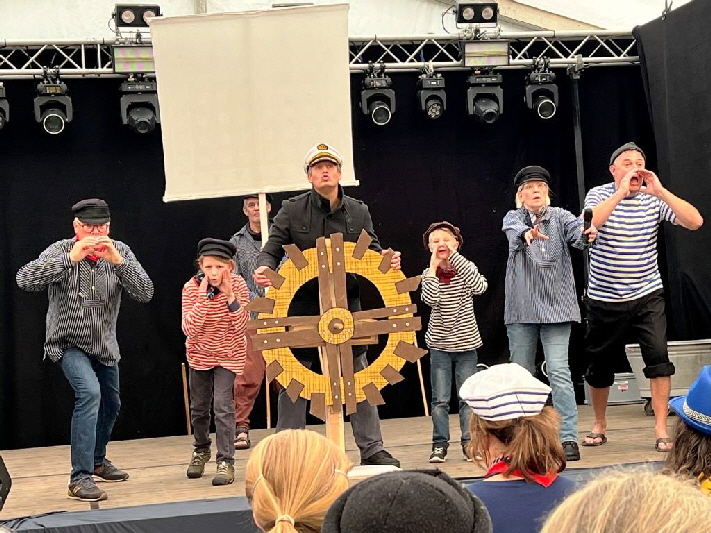 Auf großer Fahrt. Haialarm.