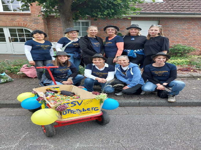 Die Bauch-Beine-Po Gruppe um Marina Klenke.