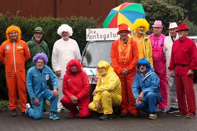 12 bunte Montagsturner