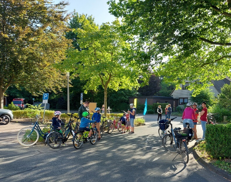 Schon kurz vor 9 Uhr trafen sich die ersten Teilnehmer, um rechtzeitig auf die Strecke zu gehen.